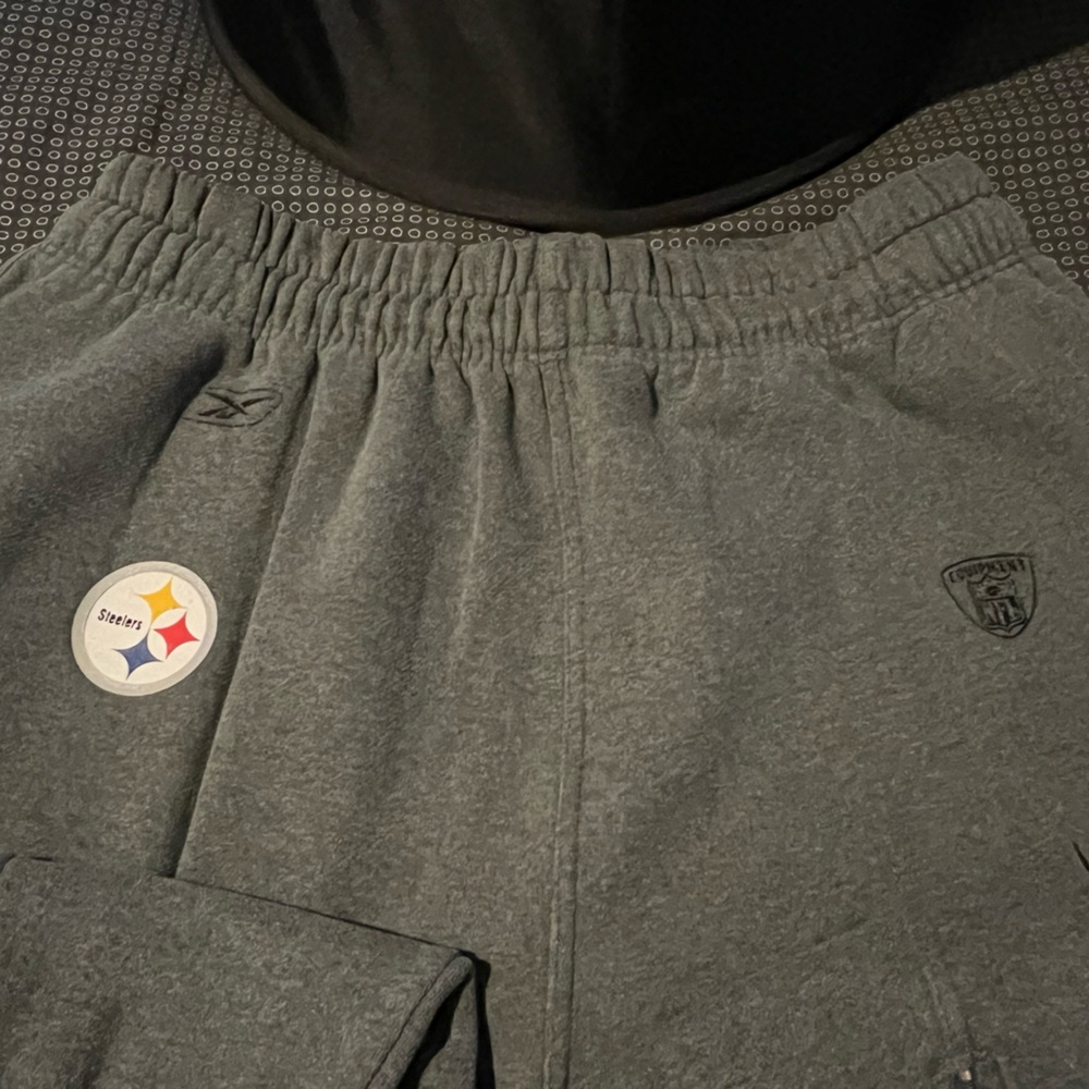 Barely worn mens Steelers sweat pant’s